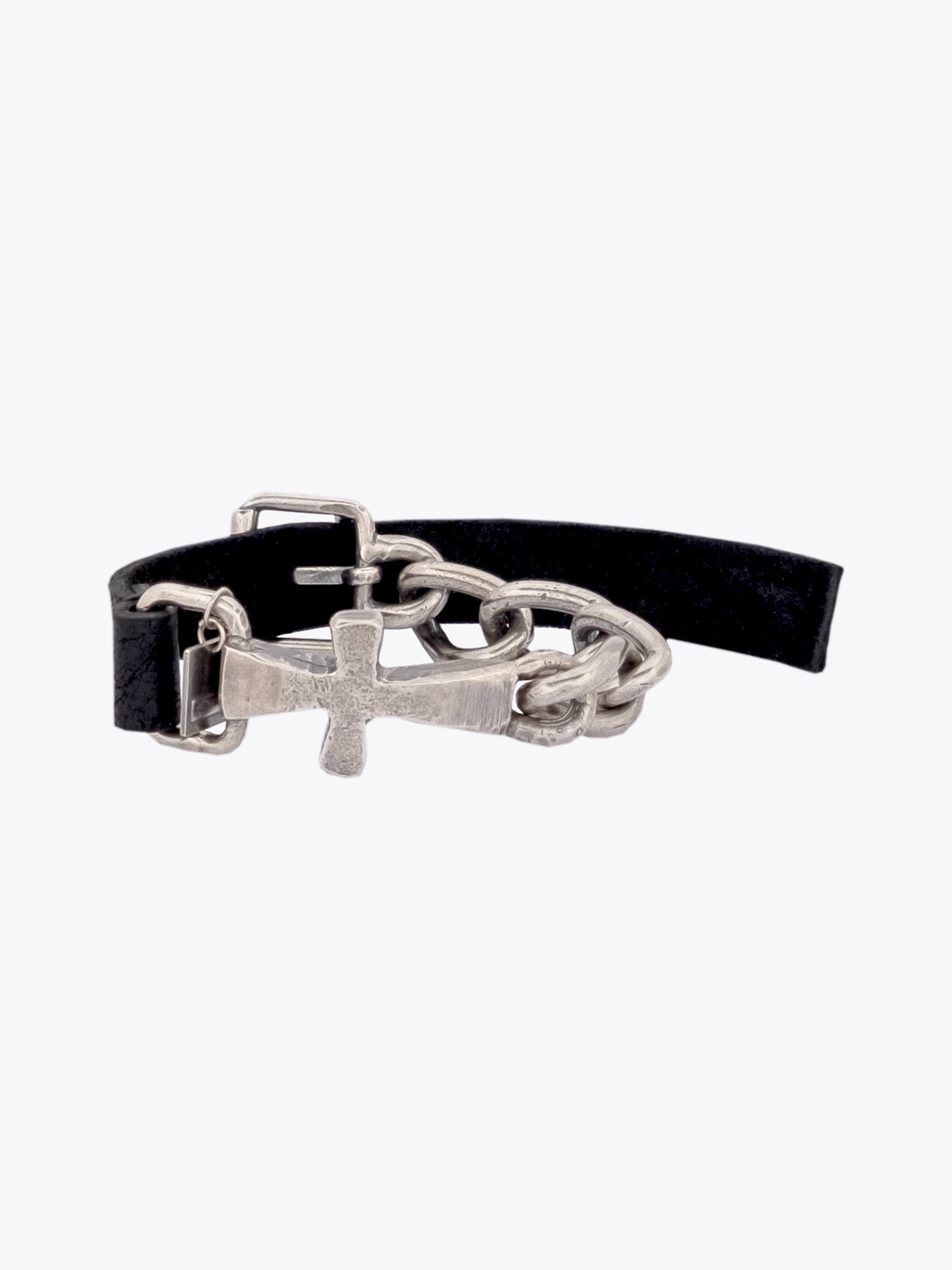 Image of the silver and leather bracelet BR506 with croix from GOTI Jewelry collection.