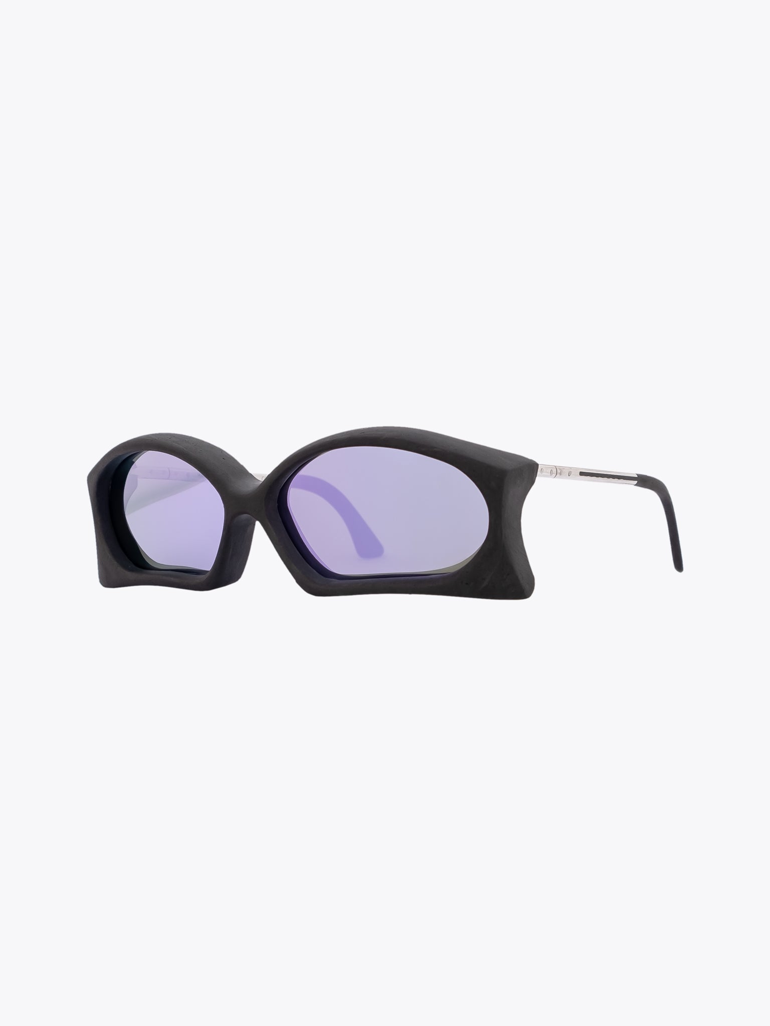 Image of IMPURI Hide — Sunglasses Unisex — Black three-quarter view