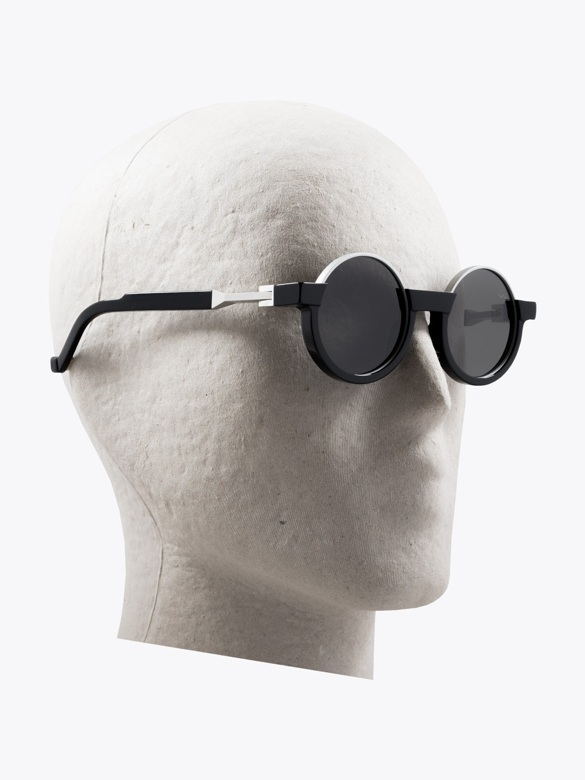 Vava—Siza Vieira Black Sunglasses (CL0009) — Three-quarter View Right