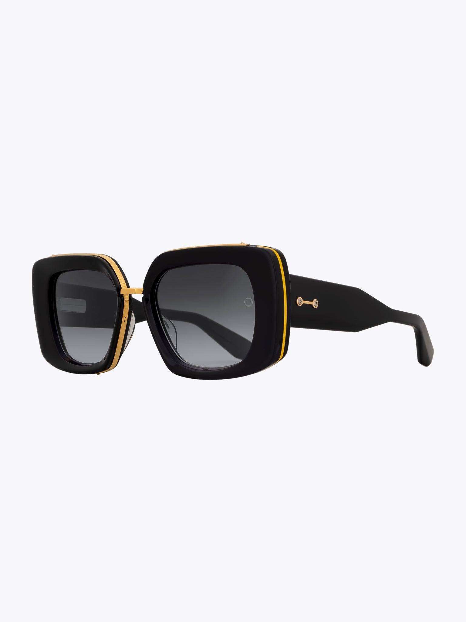 AKONI Virgo — Sunglasses — Solid Black three-quarter view