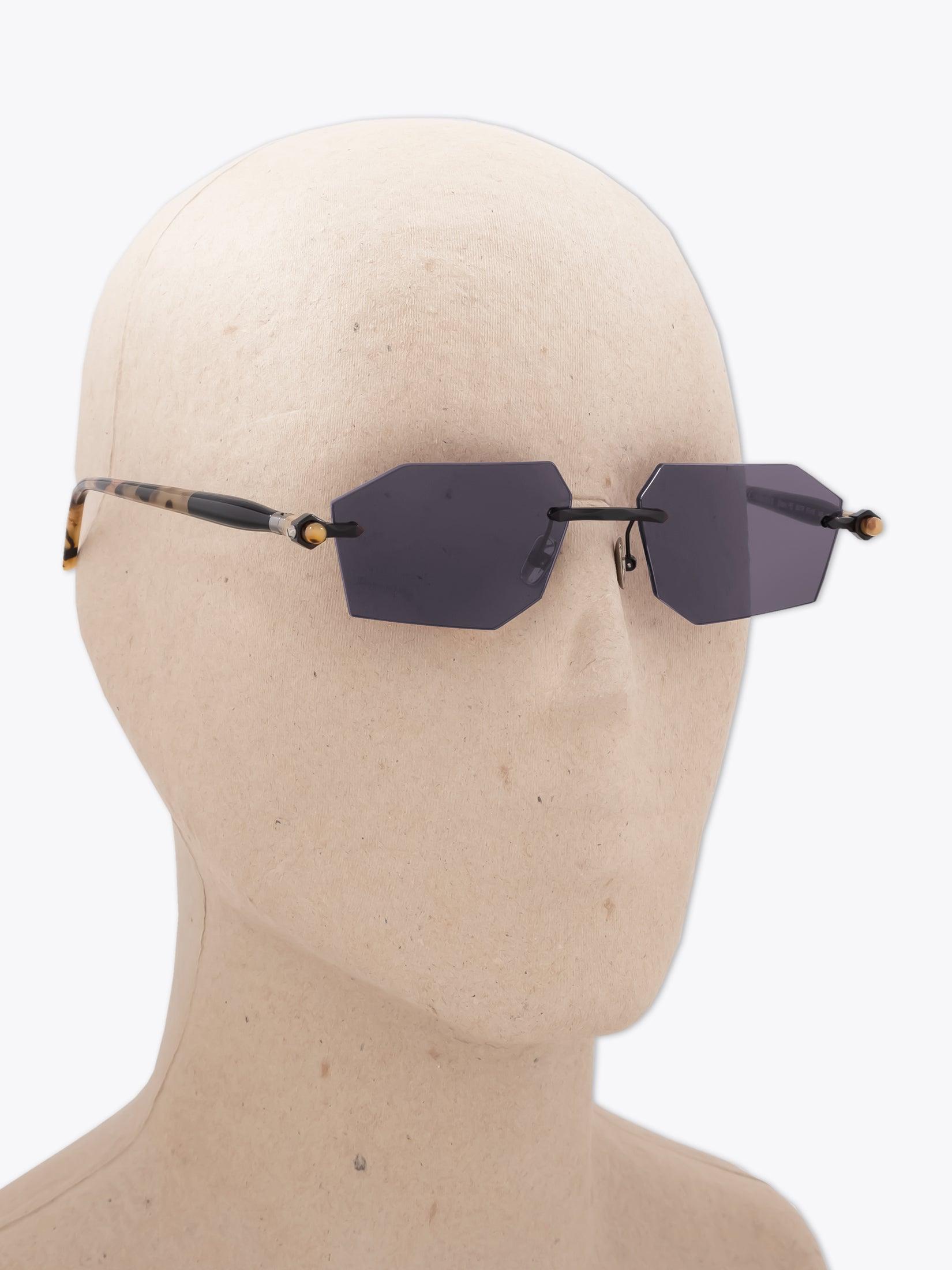 KUBORAUM Mask P55 — Sunglasses — Black three-quarter right view