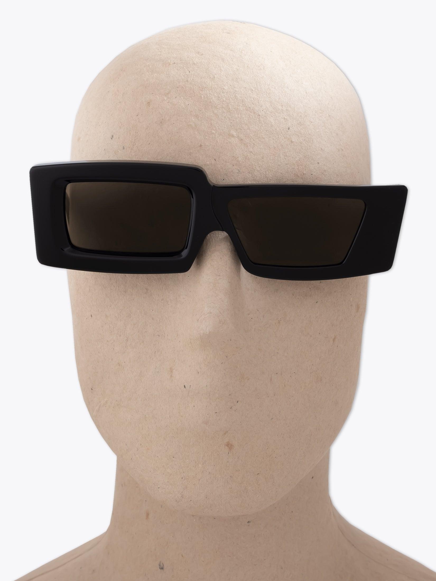 KUBORAUM Mask X11 — Sunglasses — Black worn on mannequin front view
