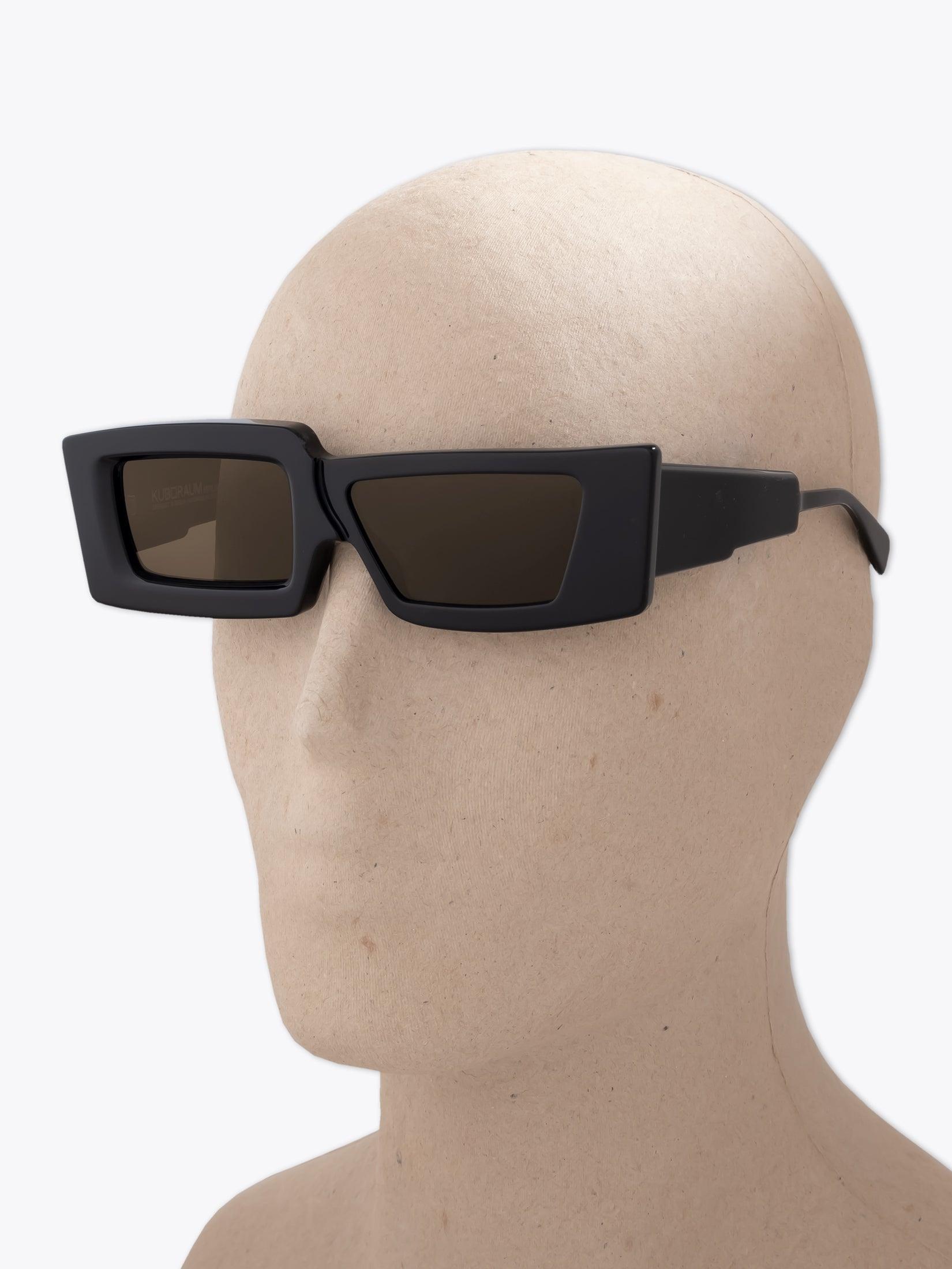 KUBORAUM Mask X11 — Sunglasses — Black worn on mannequin three-quarter view