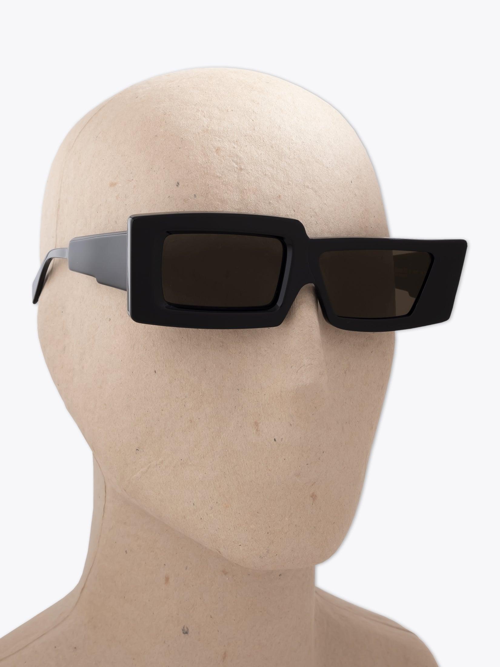 KUBORAUM Mask X11 — Sunglasses — Black worn on mannequin three-quarter right view