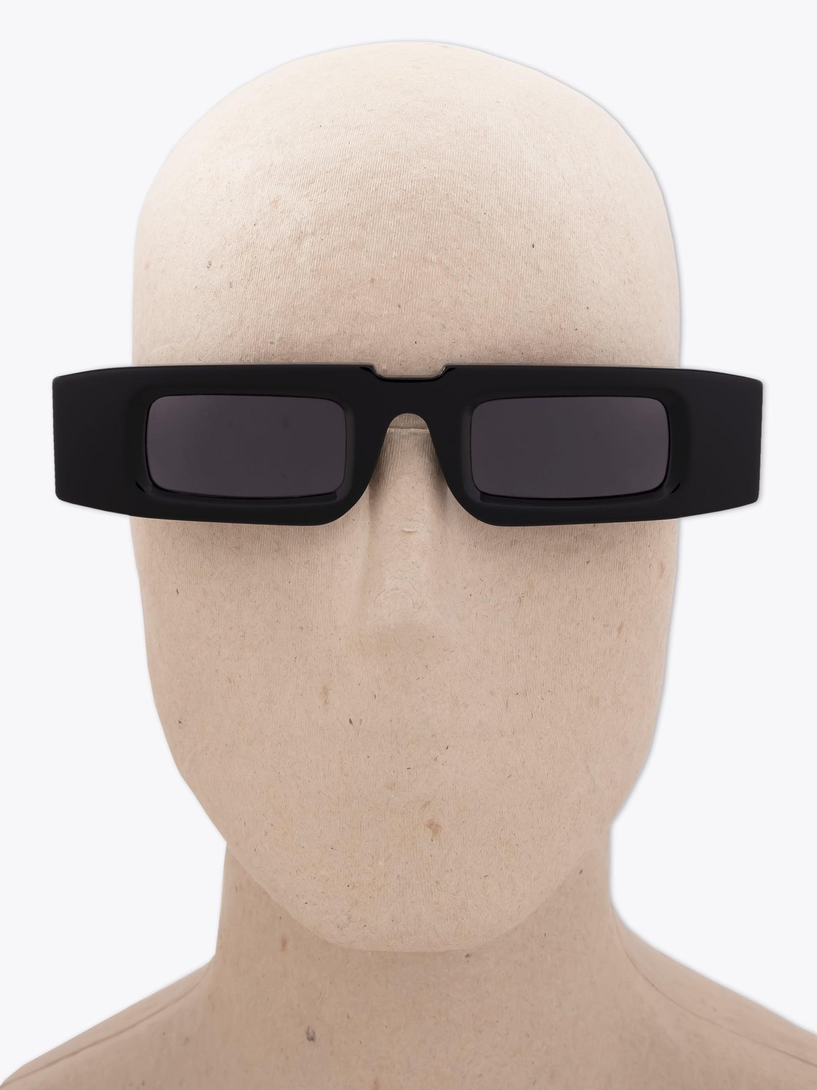 KUBORAUM Mask X5 — Sunglasses — Black worn on mannequin front view