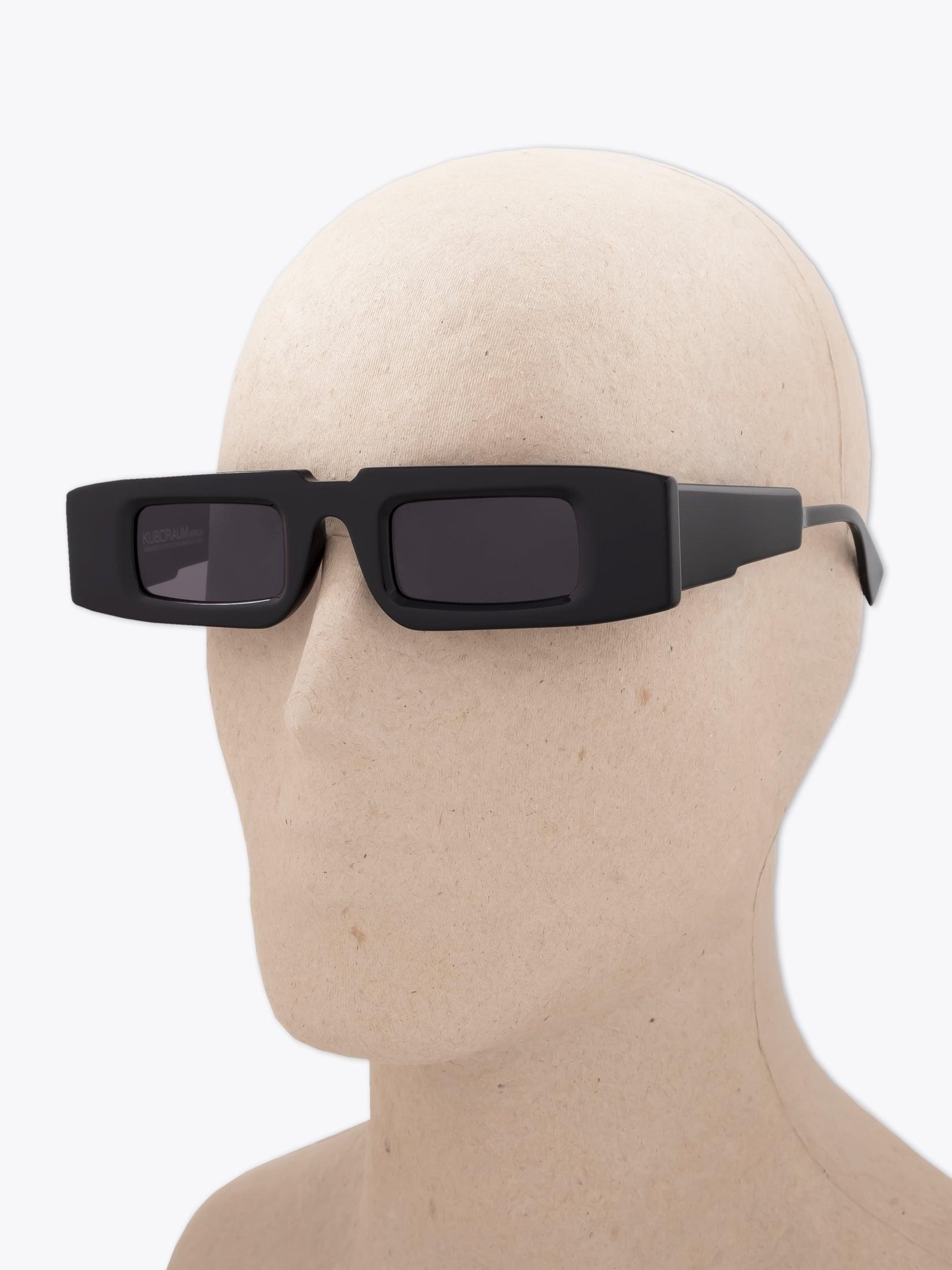 KUBORAUM Mask X5 — Sunglasses — Black three-quarter view