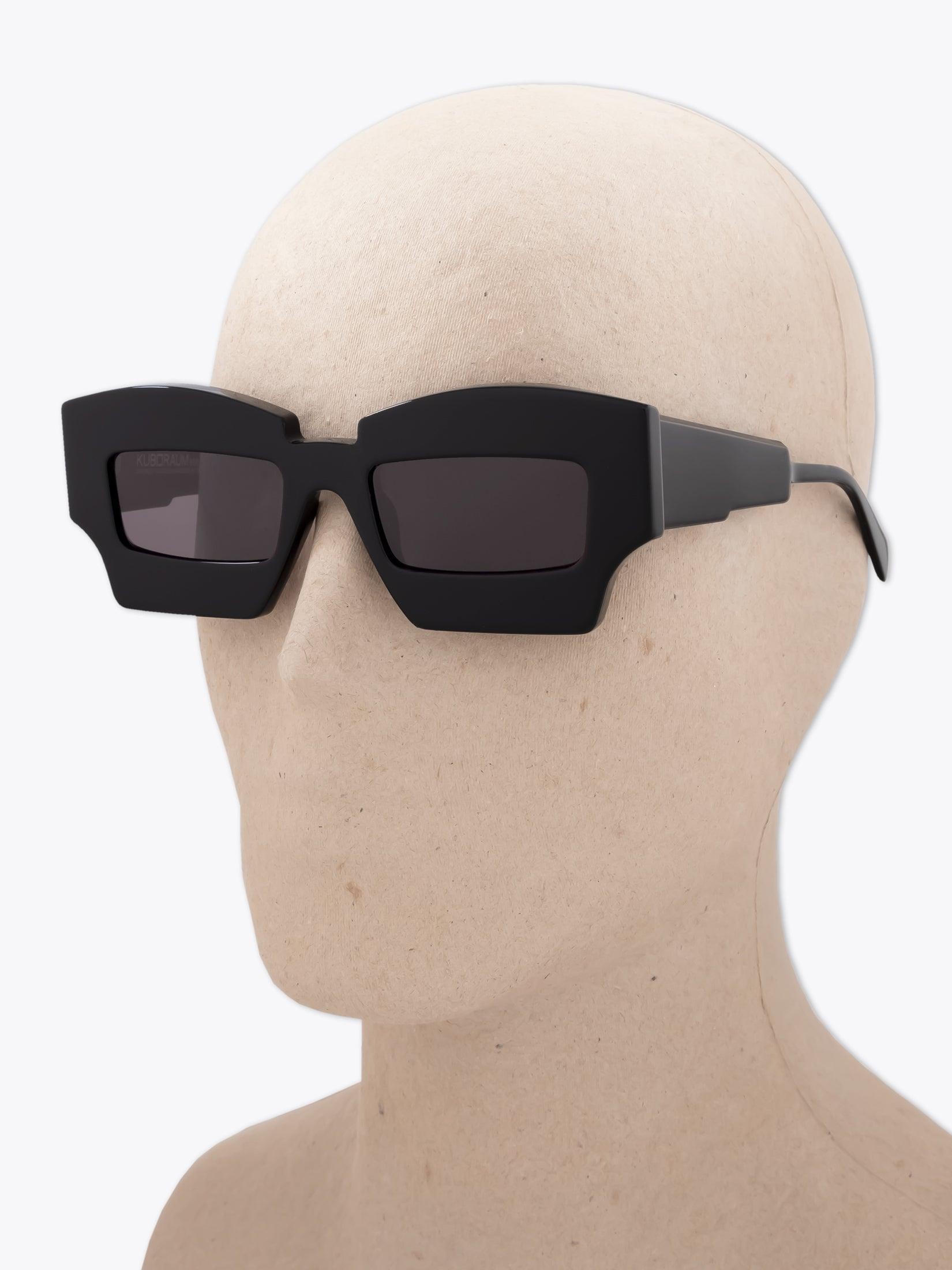 KUBORAUM Mask X6 — Sunglasses — Black worn on mannequin three-quarter view