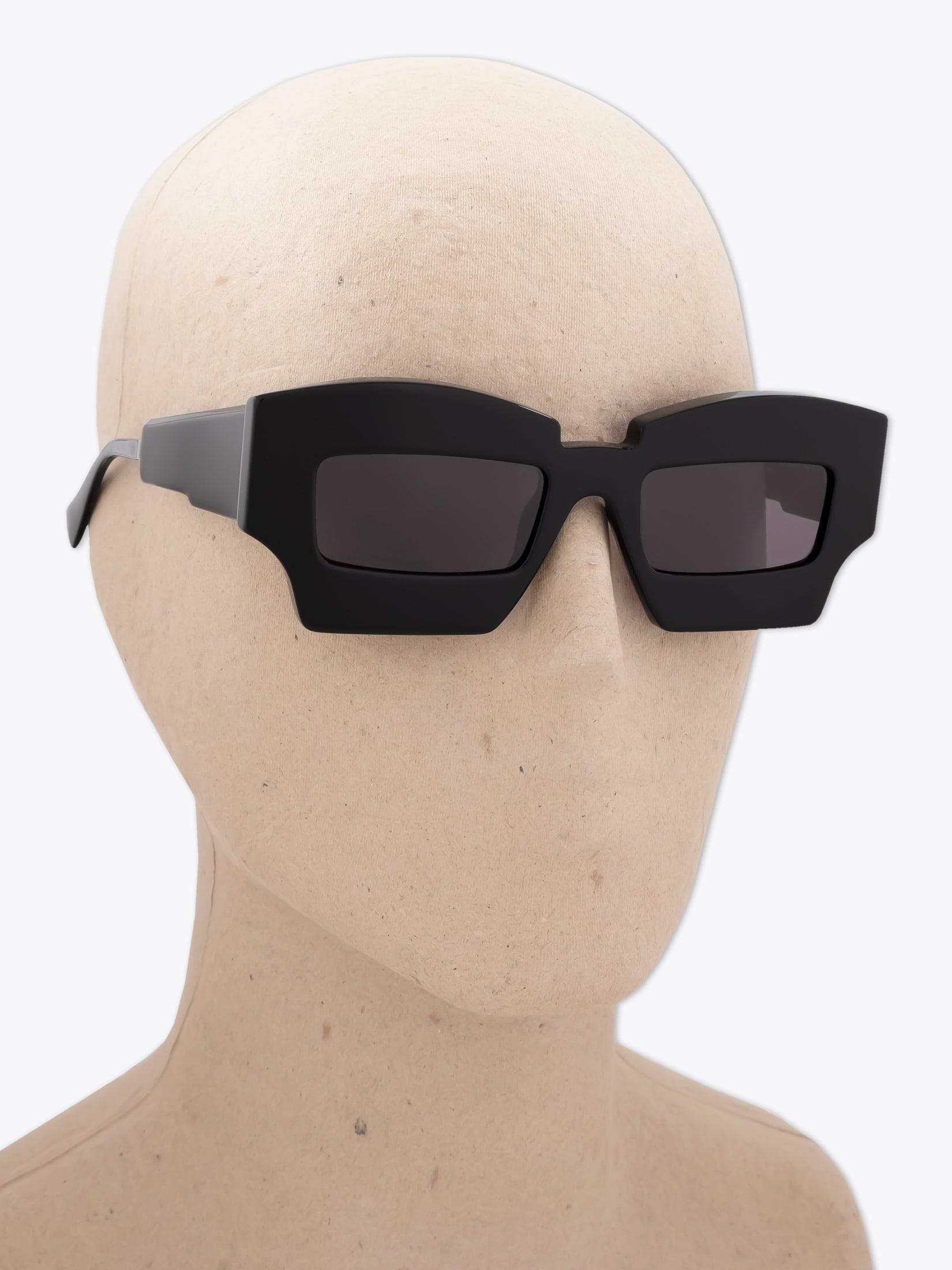 KUBORAUM Mask X6 — Sunglasses — Black worn on mannequin three-quarter right view