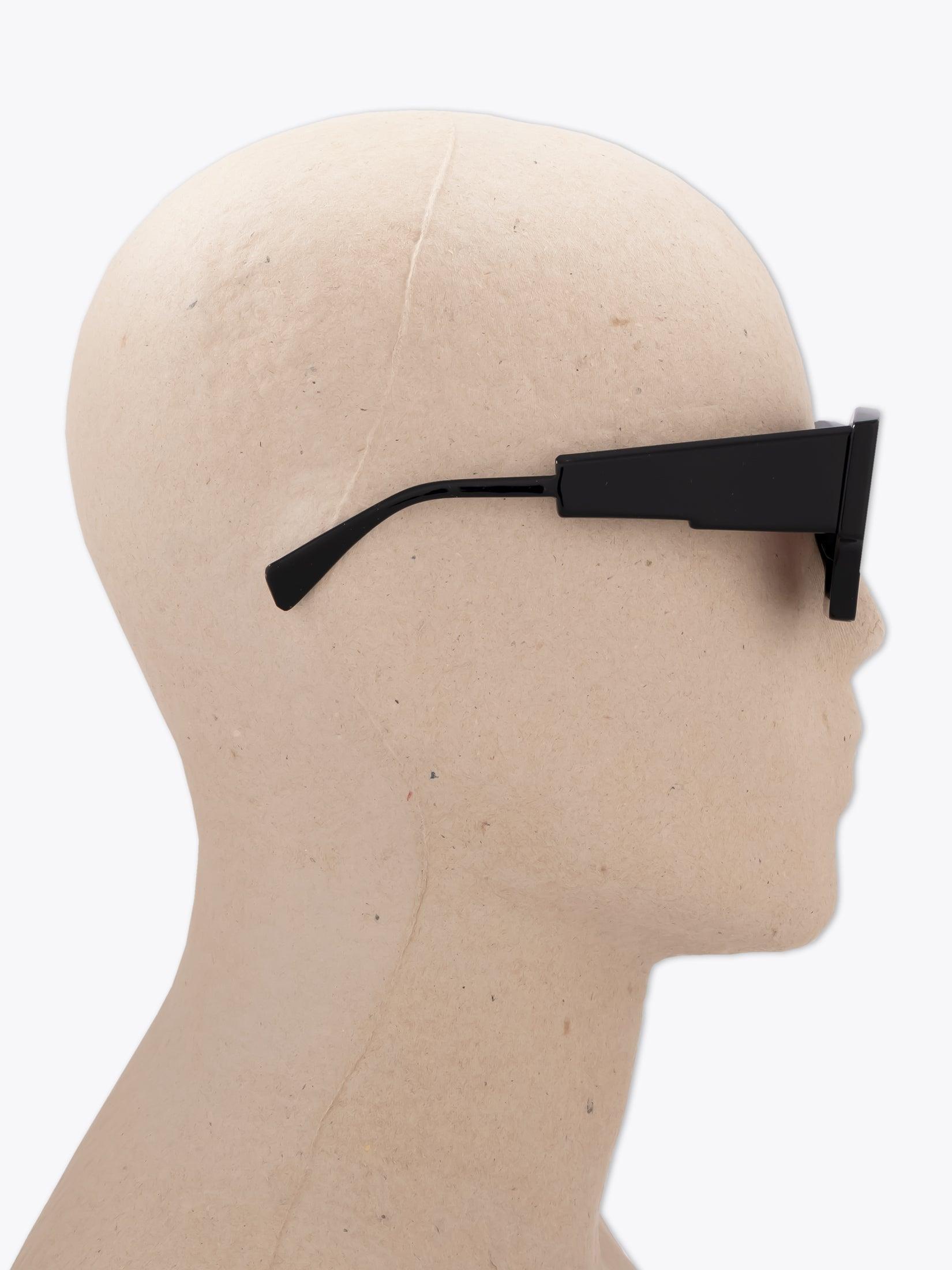 KUBORAUM Mask X6 — Sunglasses — Black worn on mannequin side view