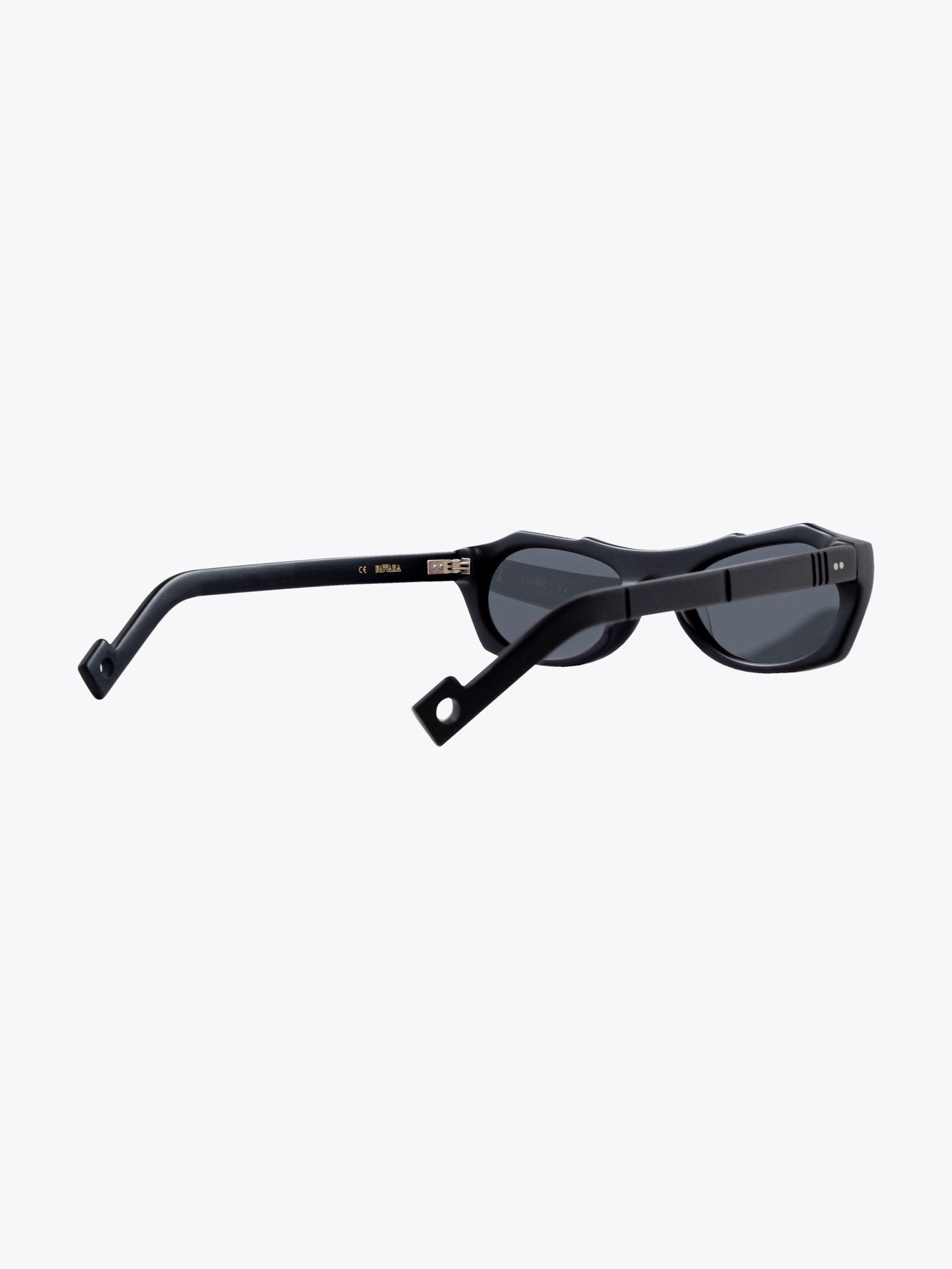 Pawaka Enambelas 16 Matte Black Sunglasses